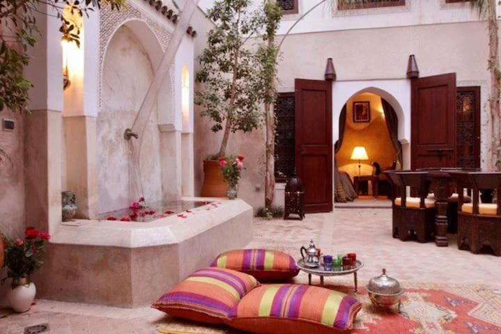 Riad Dar Rania Marrakech Medina Jemaa El Fna มาร์ราเกช ภายนอก รูปภาพ